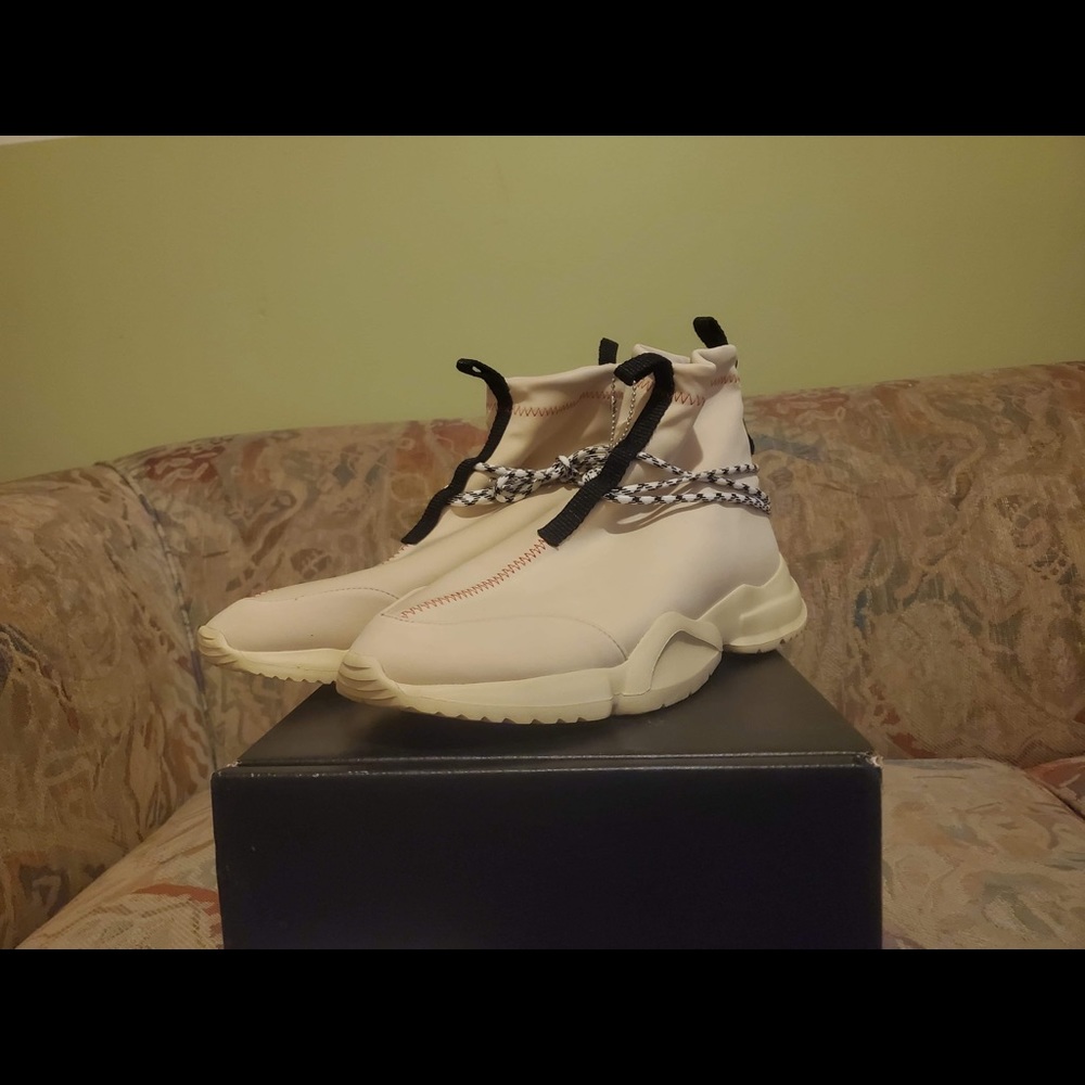 John Geiger 002 Cream